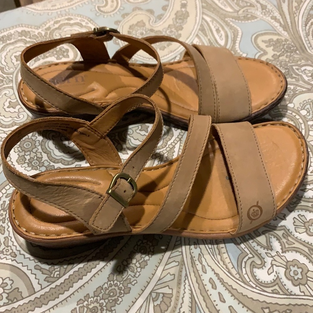 Born sandals